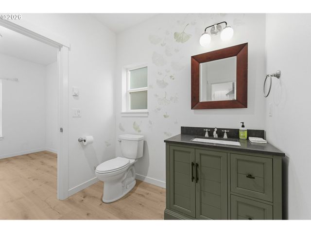 5592 Burnett Ave A, Eugene, OR 97402