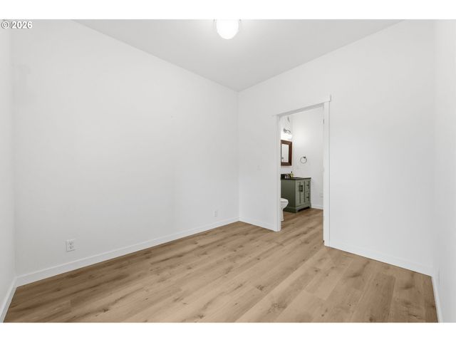 5592 Burnett Ave A, Eugene, OR 97402