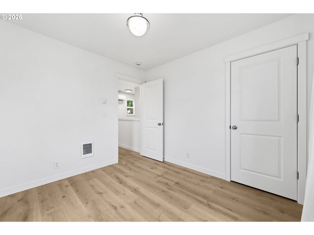 5592 Burnett Ave A, Eugene, OR 97402