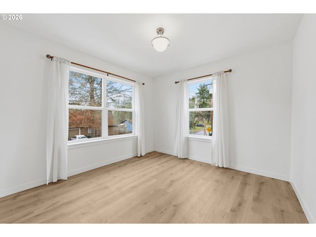 5592 Burnett Ave A, Eugene, OR 97402