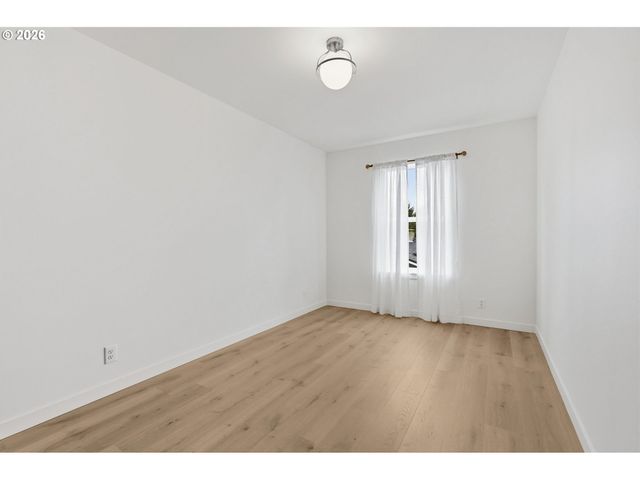 5592 Burnett Ave A, Eugene, OR 97402