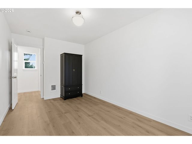 5592 Burnett Ave A, Eugene, OR 97402