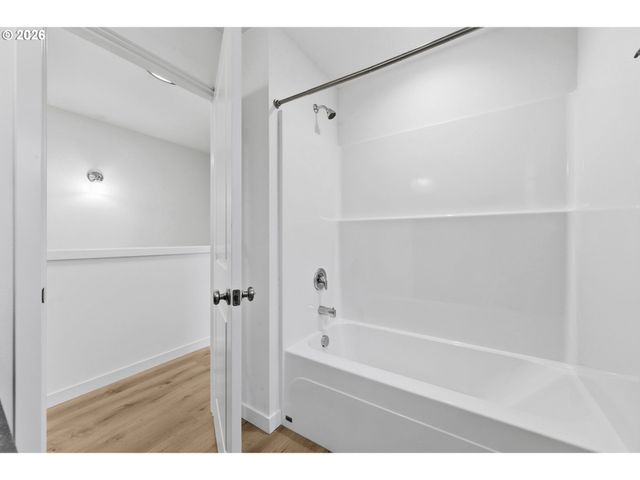 5592 Burnett Ave A, Eugene, OR 97402