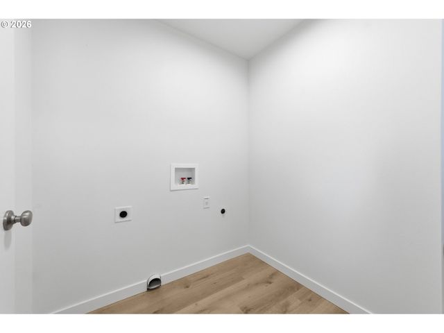 5592 Burnett Ave A, Eugene, OR 97402
