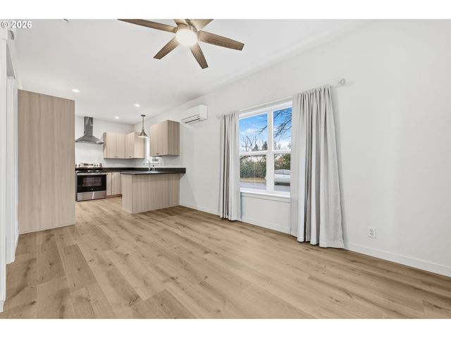 5592 Burnett Ave A, Eugene, OR 97402