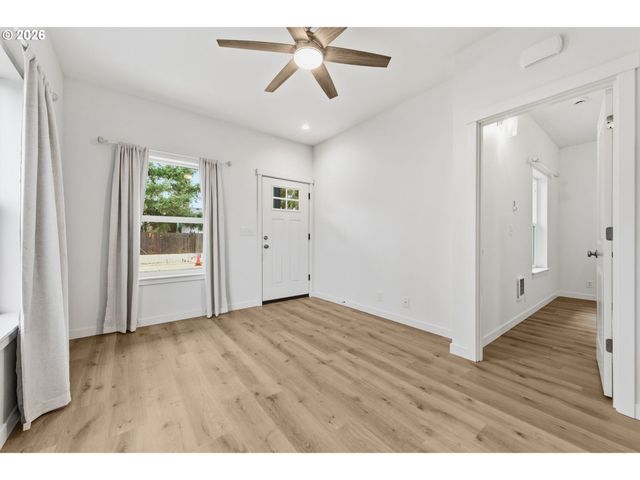 5592 Burnett Ave A, Eugene, OR 97402
