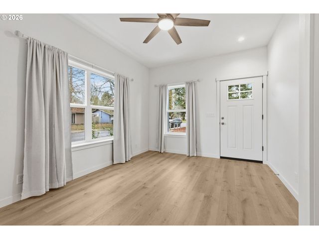 5592 Burnett Ave A, Eugene, OR 97402