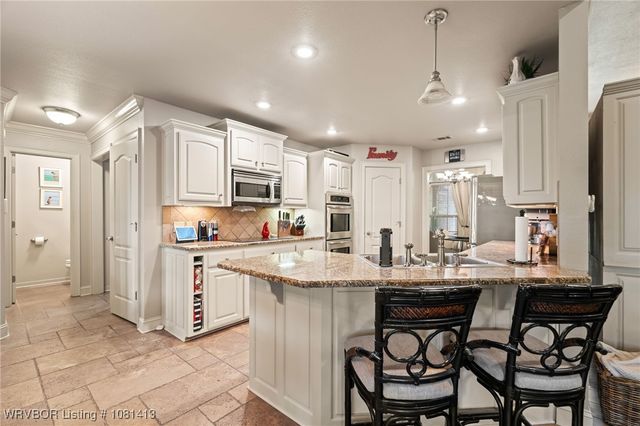 2110 Parkway Circle, Van Buren, AR 72956