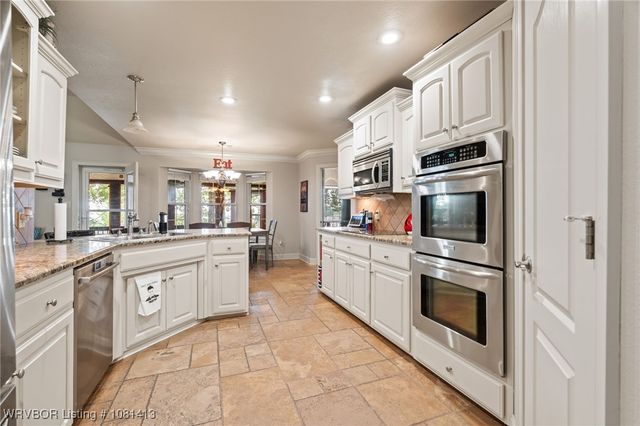 2110 Parkway Circle, Van Buren, AR 72956