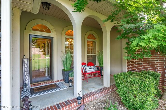 2110 Parkway Circle, Van Buren, AR 72956