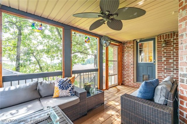 2110 Parkway Circle, Van Buren, AR 72956