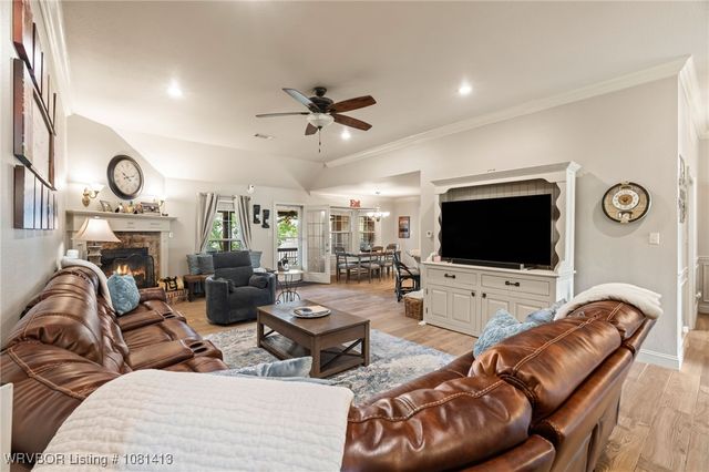 2110 Parkway Circle, Van Buren, AR 72956