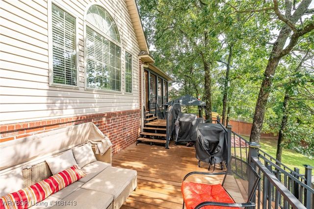 2110 Parkway Circle, Van Buren, AR 72956