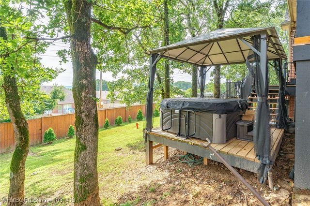 2110 Parkway Circle, Van Buren, AR 72956