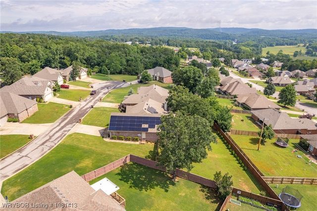 2110 Parkway Circle, Van Buren, AR 72956