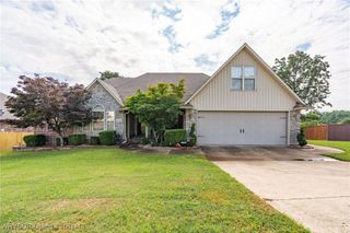 2110 Parkway Circle, Van Buren, AR 72956