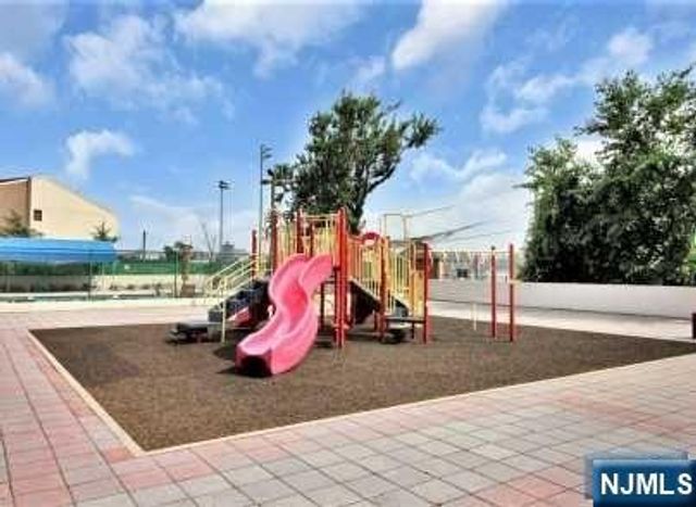 1203 River Road 17M, Edgewater, NJ 07020