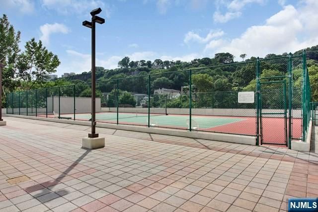 1203 River Road 17M, Edgewater, NJ 07020