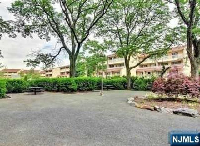 1203 River Road 17M, Edgewater, NJ 07020
