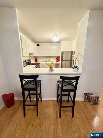 1203 River Road 17M, Edgewater, NJ 07020