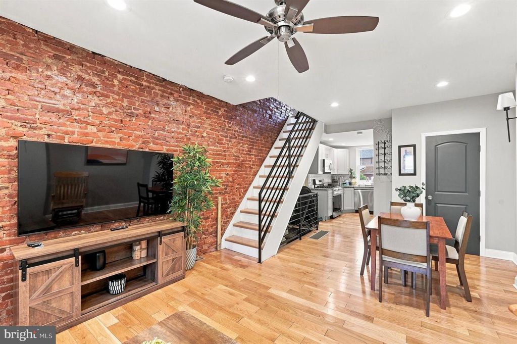 2527 S FAIRHILL ST, PHILADELPHIA, PA 19148 — exterior