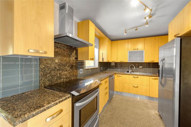 4051 NE 17th Ter, Pompano Beach, FL 33064