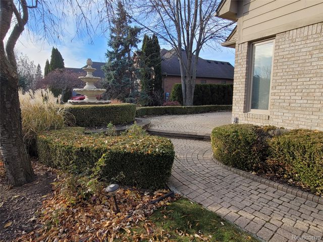 48205 Conifer Drive, Shelby Charter Township, MI 48315