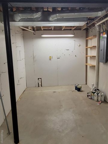 48205 Conifer Drive, Shelby Charter Township, MI 48315