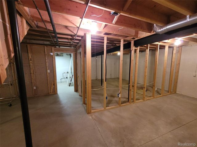 48205 Conifer Drive, Shelby Charter Township, MI 48315