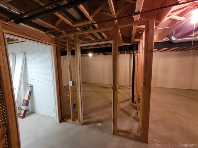 48205 Conifer Drive, Shelby Charter Township, MI 48315