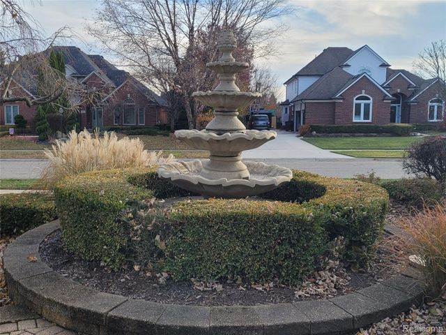 48205 Conifer Drive, Shelby Charter Township, MI 48315