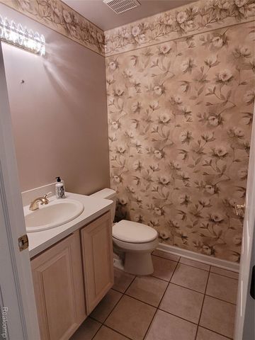 48205 Conifer Drive, Shelby Charter Township, MI 48315