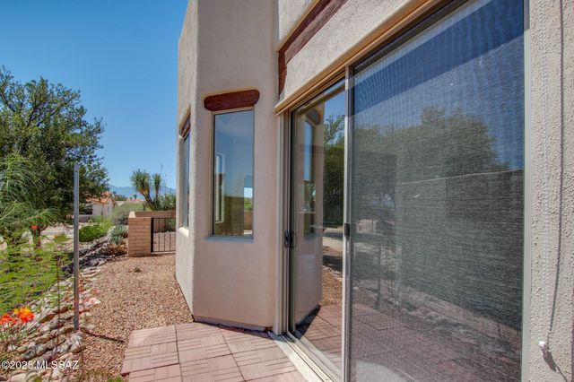 656 W Rio Moctezuma, Green Valley, AZ 85614