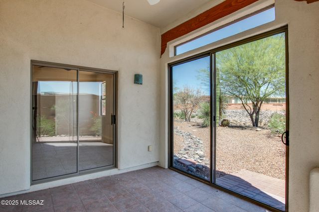 656 W Rio Moctezuma, Green Valley, AZ 85614