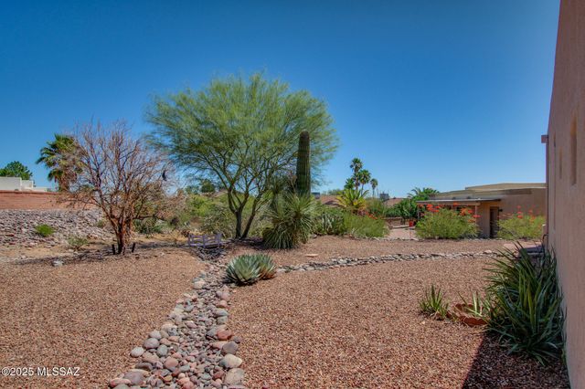 656 W Rio Moctezuma, Green Valley, AZ 85614