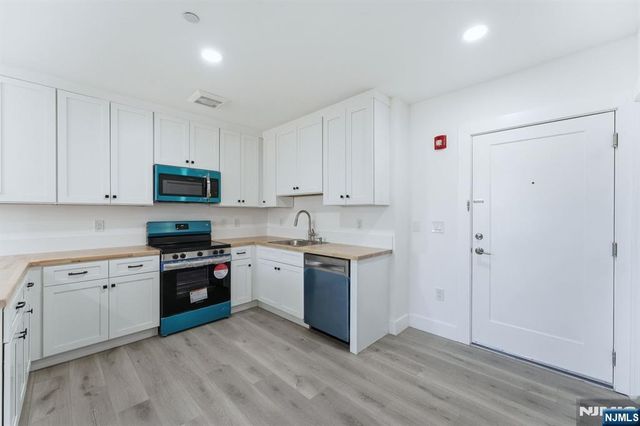 95 Shepherds Lane B201, Totowa, NJ 07512