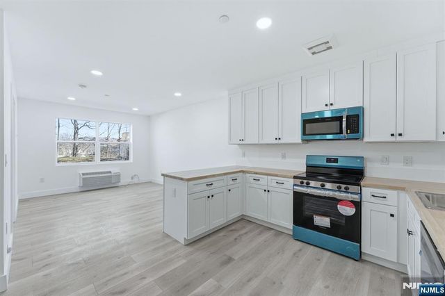 95 Shepherds Lane B201, Totowa, NJ 07512