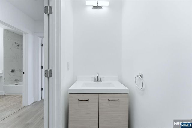 95 Shepherds Lane B201, Totowa, NJ 07512