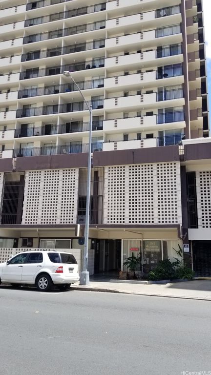 1610 Kanunu Street 1004, Honolulu, HI 96814