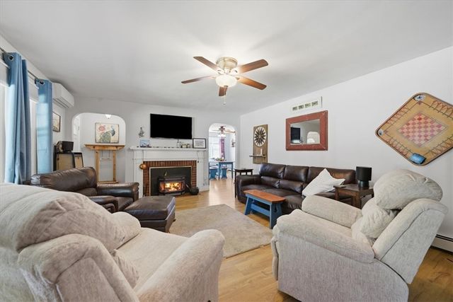 131 Henry Street, Uxbridge, MA 01569