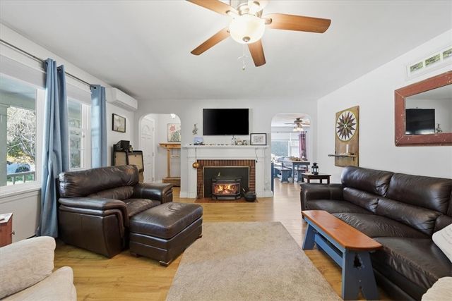 131 Henry Street, Uxbridge, MA 01569
