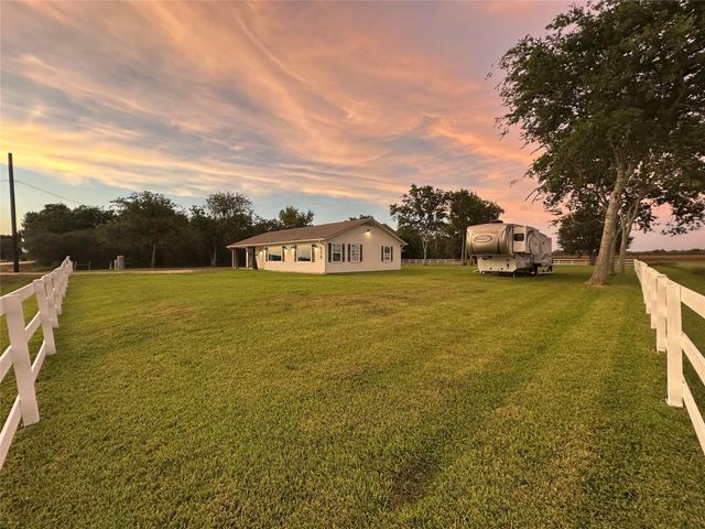 518 Anton Stade Road, Rosenberg, TX 77471