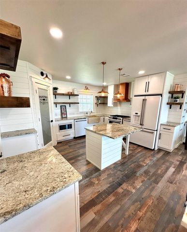 518 Anton Stade Road, Rosenberg, TX 77471