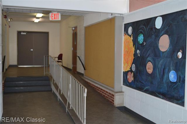 16360 Hubbard Street, Livonia, MI 48154