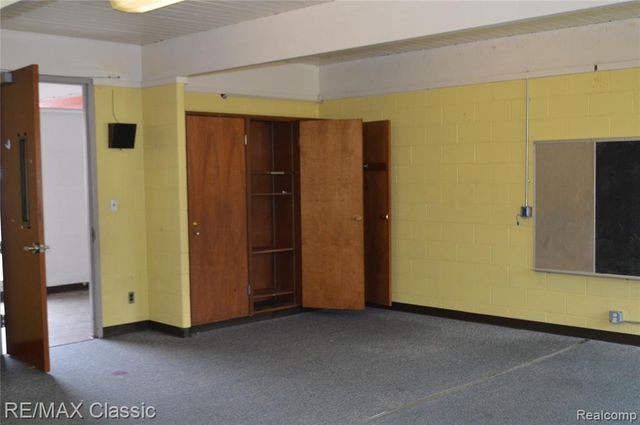 16360 Hubbard Street, Livonia, MI 48154