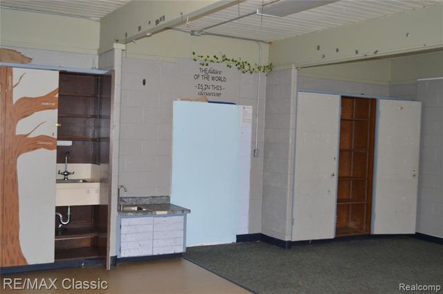 16360 Hubbard Street, Livonia, MI 48154