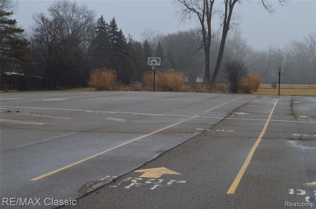 16360 Hubbard Street, Livonia, MI 48154