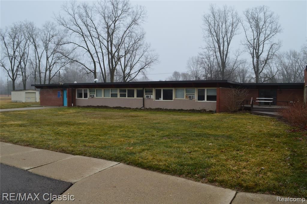 16360 Hubbard Street, Livonia, MI 48154