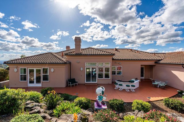 3729 Skyfarm Dr, Santa Rosa, CA 95403