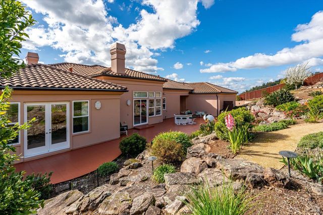 3729 Skyfarm Dr, Santa Rosa, CA 95403